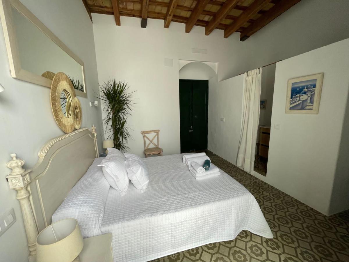 Dona Lola Rooms Конил-де-ла-Фронтера Екстериор снимка
