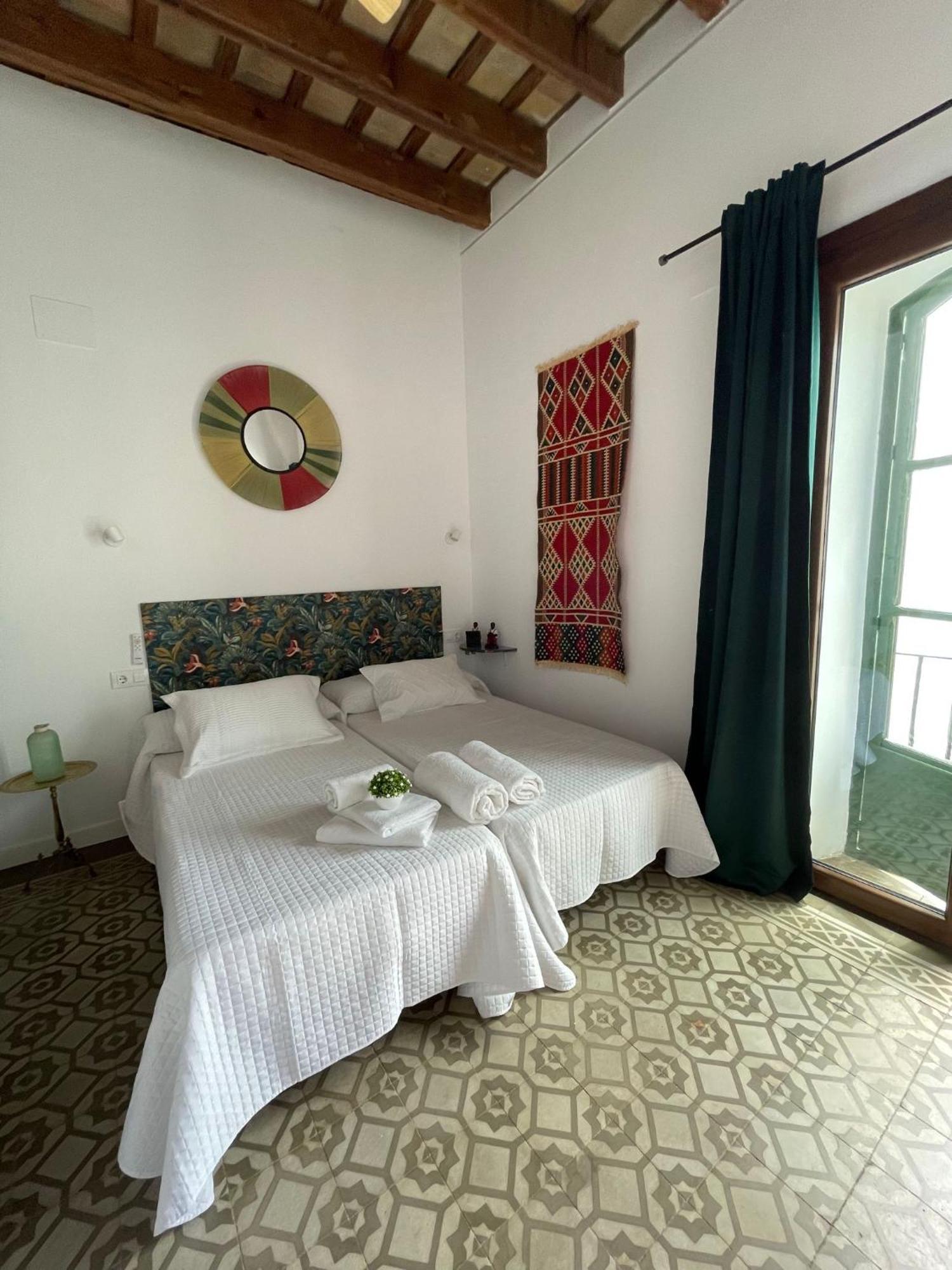 Dona Lola Rooms Конил-де-ла-Фронтера Екстериор снимка